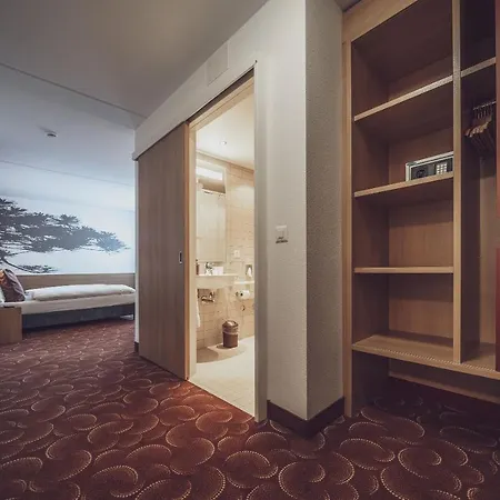 Hotel Ochsen 2 By Mountain