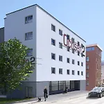 Hotel Ochsen 2 By Mountain